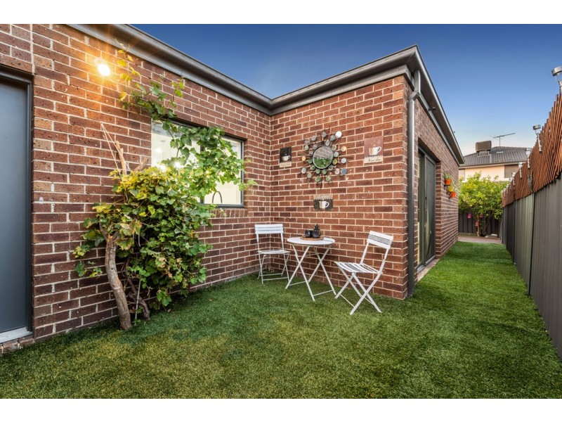 16 Kinglake Crescent, Craigieburn VIC 3064