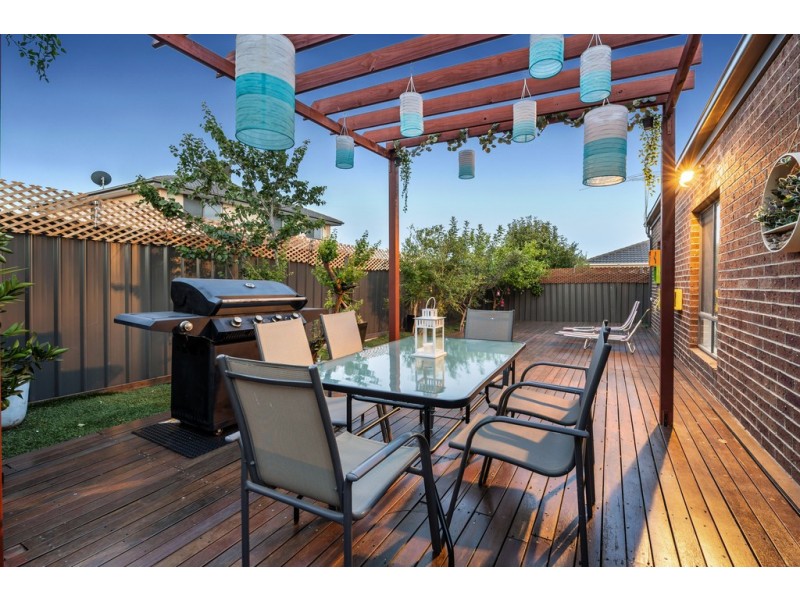 16 Kinglake Crescent, Craigieburn VIC 3064