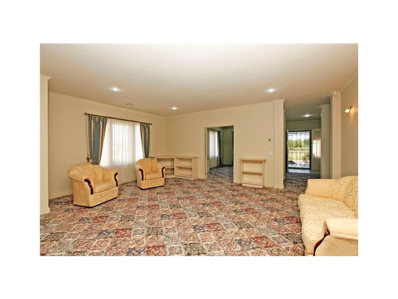 26 Banyalla Avenue, Roxburgh Park VIC 3064