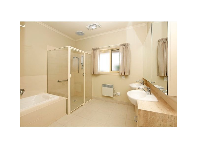 26 Banyalla Avenue, Roxburgh Park VIC 3064