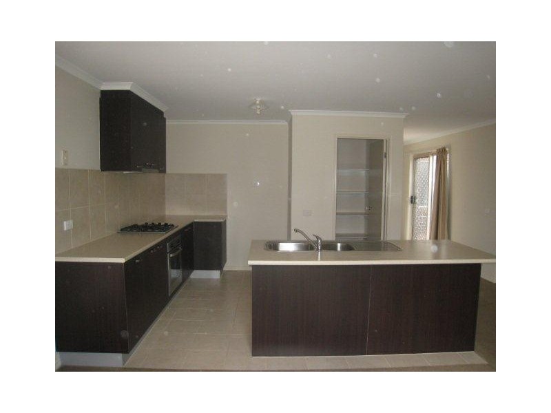 28 Hurrlingham Way, Craigieburn VIC 3064