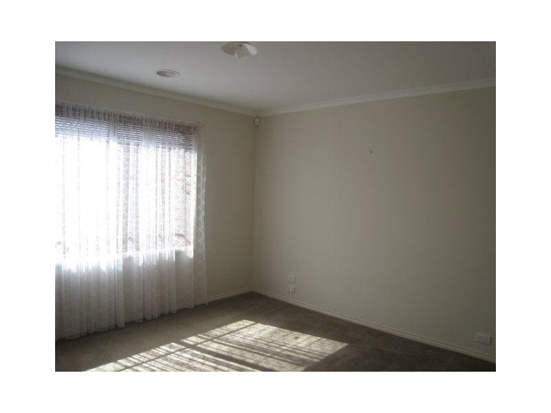 28 Hurrlingham Way, Craigieburn VIC 3064