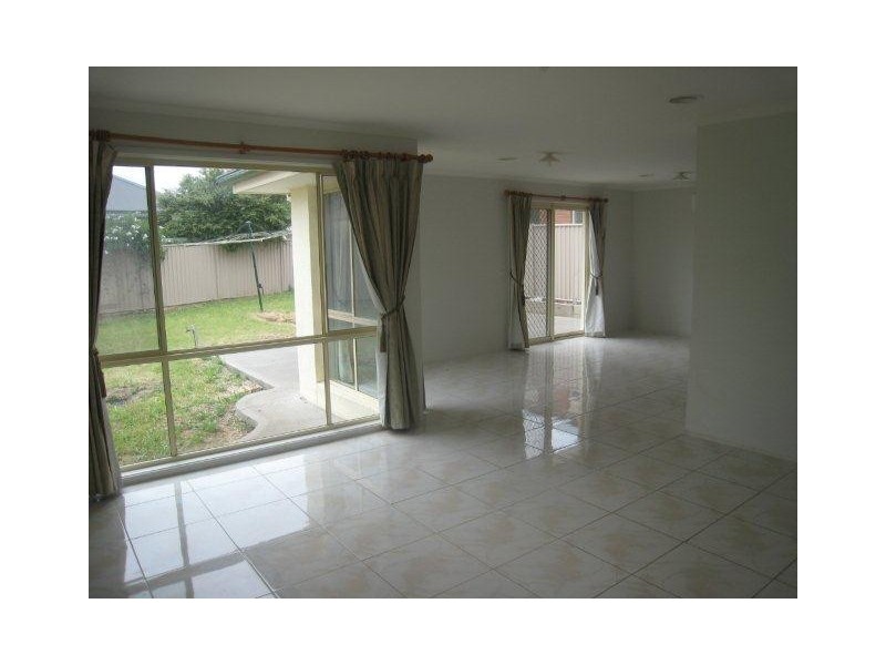 11 Creighton Way, Craigieburn VIC 3064