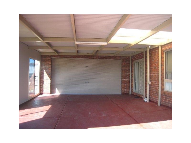 8 Hawker Avenue, Roxburgh Park VIC 3064