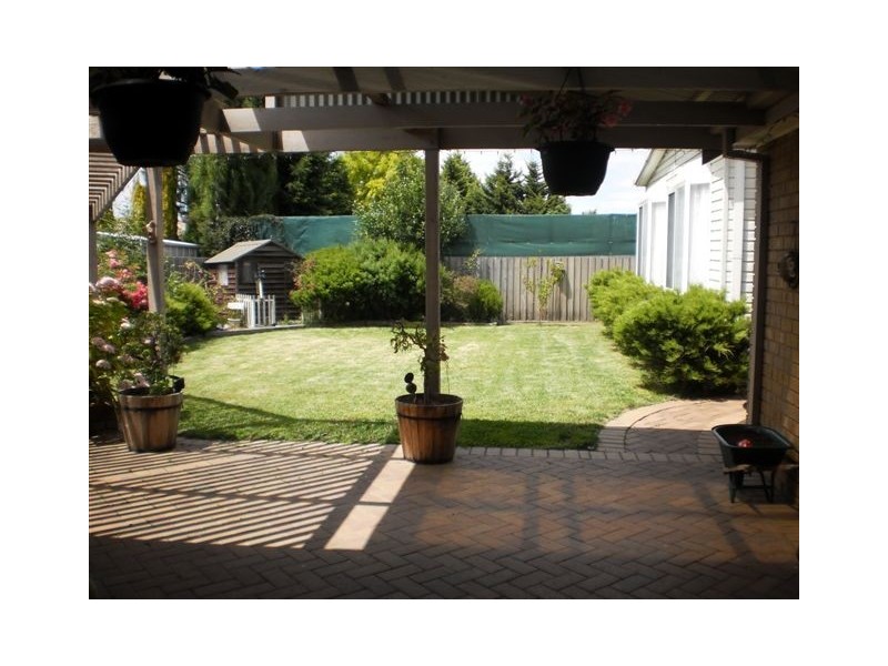 31 Pembroke Crescent, Craigieburn VIC 3064