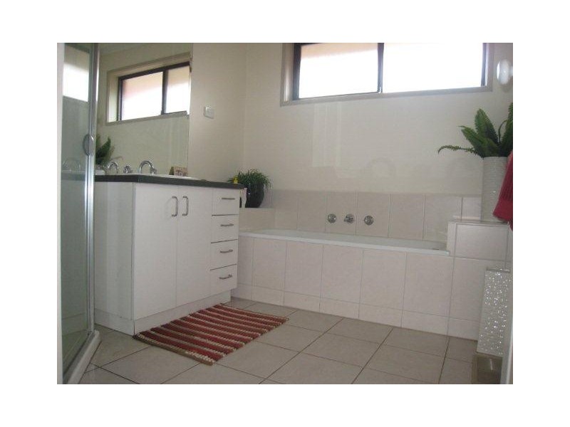 76 Hanson Road, Craigieburn VIC 3064