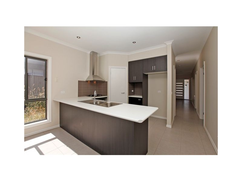 27 Watergum Avenue, Craigieburn VIC 3064