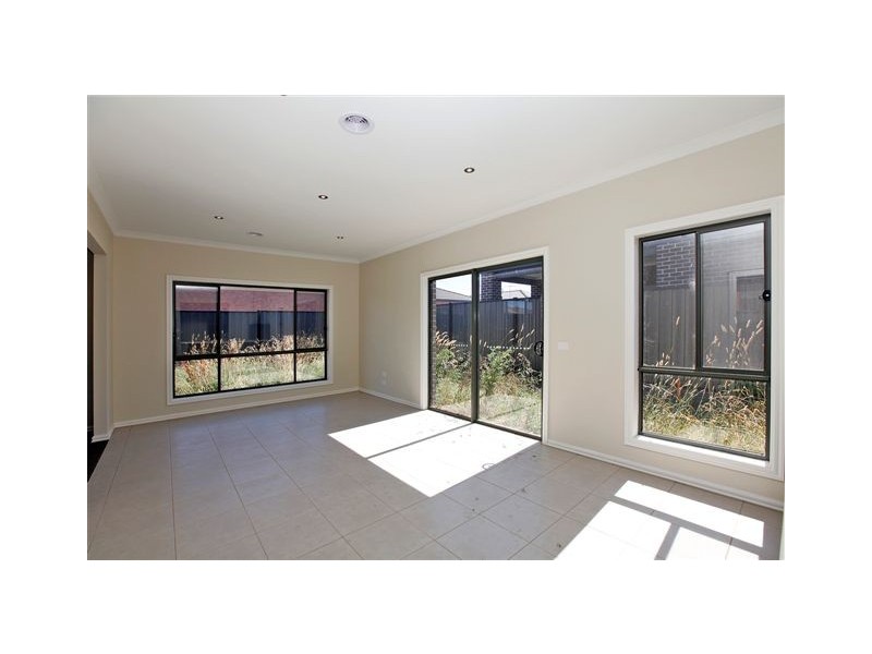 27 Watergum Avenue, Craigieburn VIC 3064