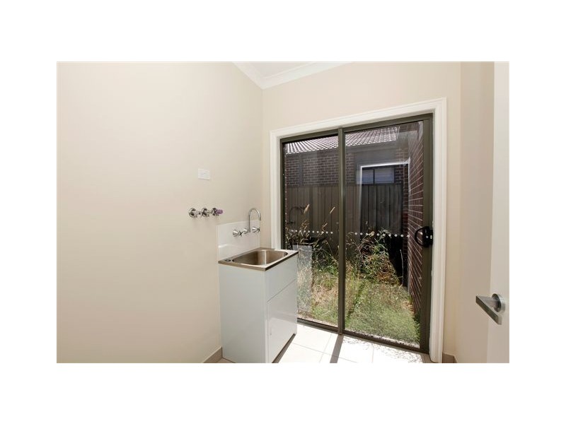 27 Watergum Avenue, Craigieburn VIC 3064