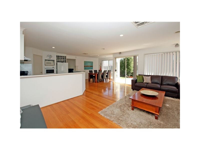 20 McNamara Avenue, Roxburgh Park VIC 3064