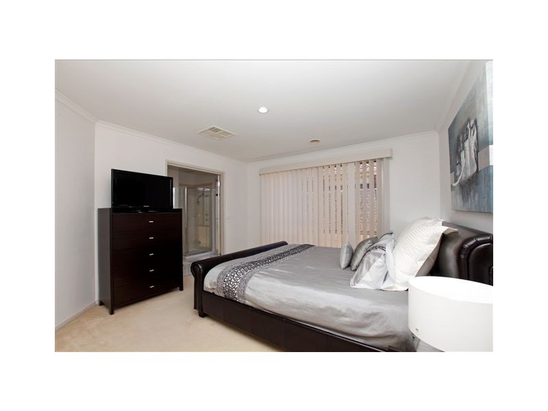 20 McNamara Avenue, Roxburgh Park VIC 3064