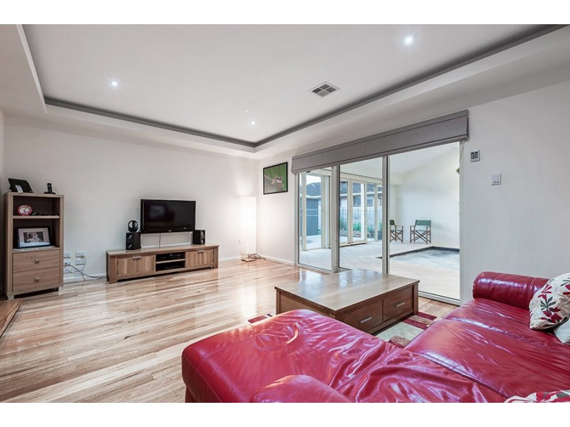 14 Dianne Avenue, Craigieburn VIC 3064