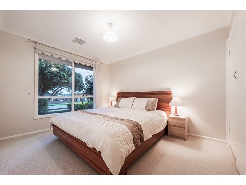 14 Dianne Avenue, Craigieburn VIC 3064