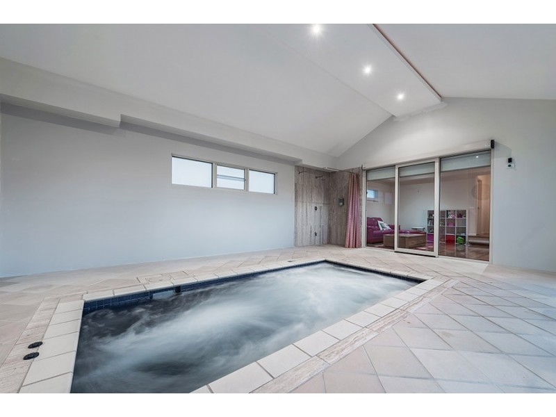 14 Dianne Avenue, Craigieburn VIC 3064