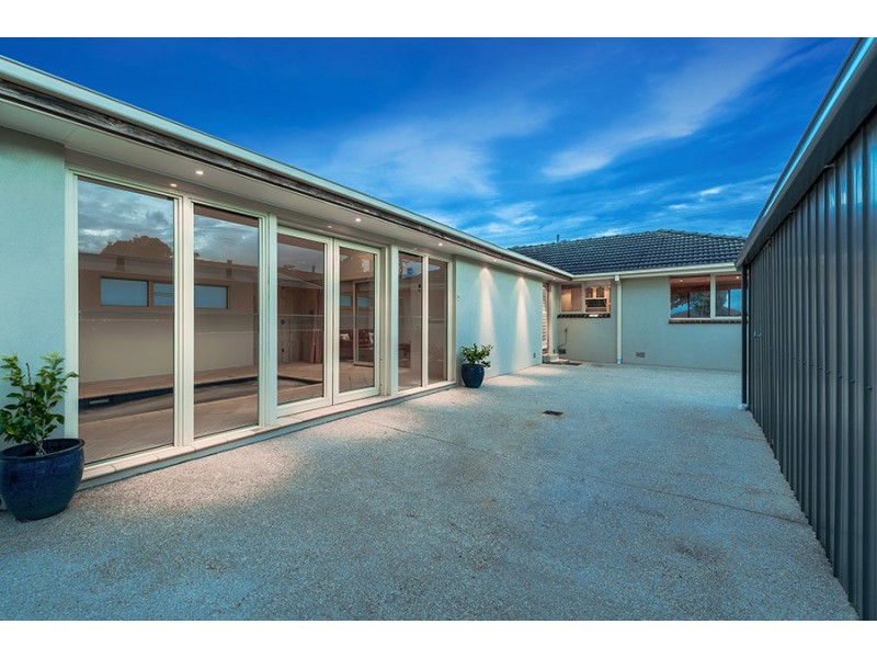 14 Dianne Avenue, Craigieburn VIC 3064