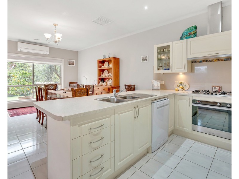 30 Hoxton Crescent, Craigieburn VIC 3064