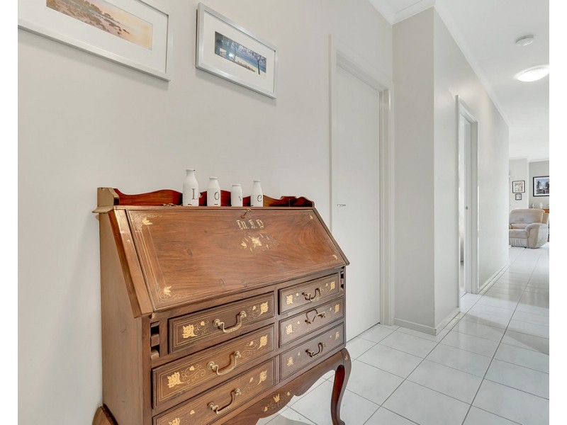 30 Hoxton Crescent, Craigieburn VIC 3064