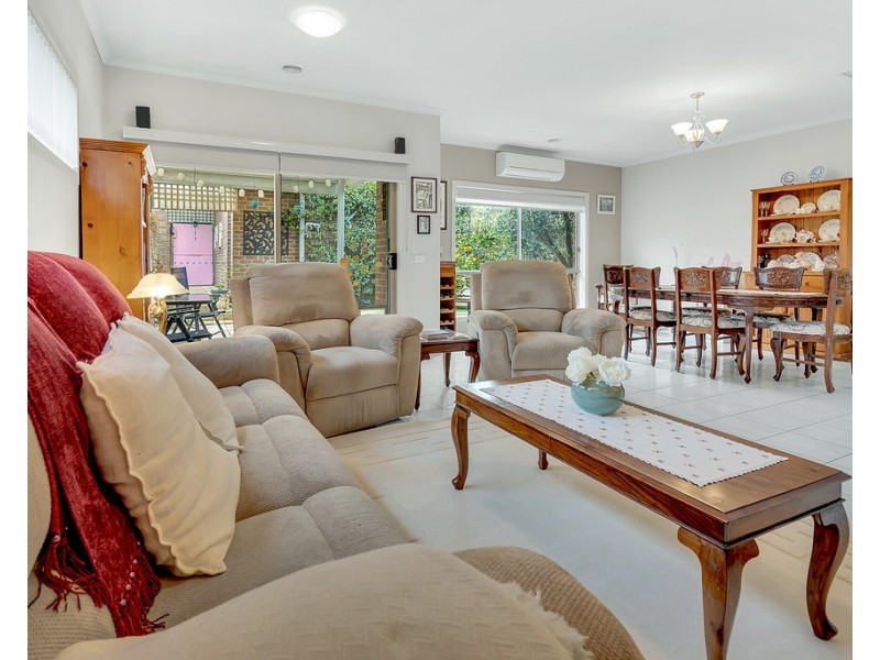 30 Hoxton Crescent, Craigieburn VIC 3064