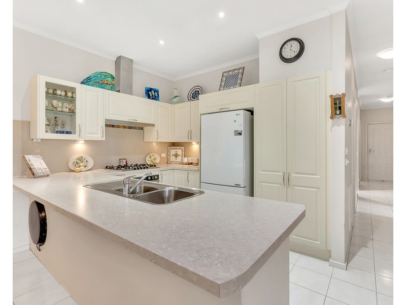 30 Hoxton Crescent, Craigieburn VIC 3064