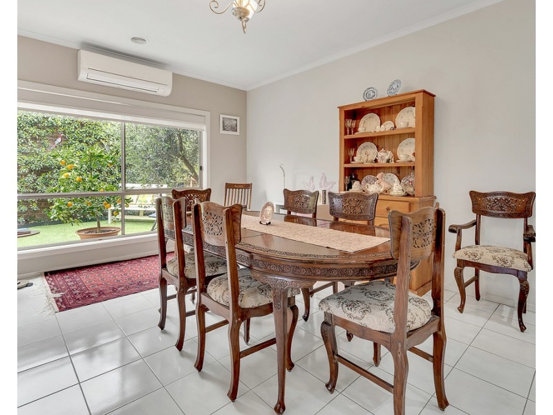 30 Hoxton Crescent, Craigieburn VIC 3064