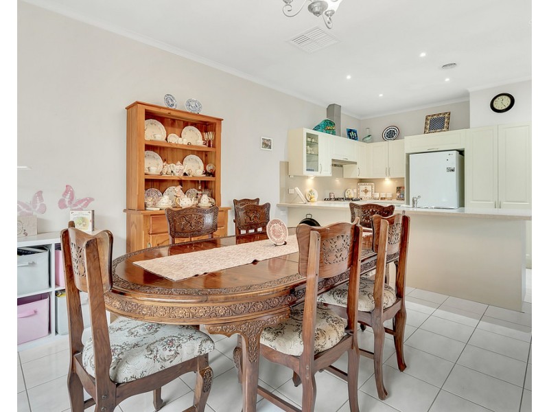 30 Hoxton Crescent, Craigieburn VIC 3064