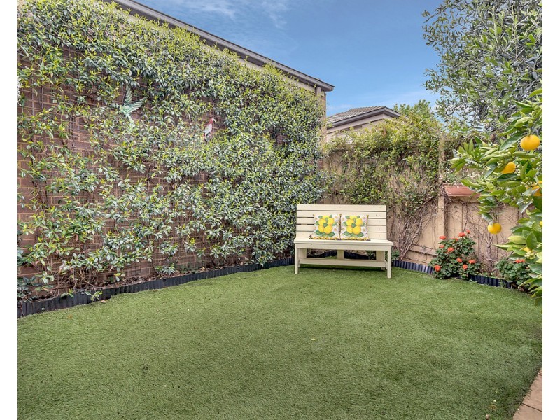 30 Hoxton Crescent, Craigieburn VIC 3064