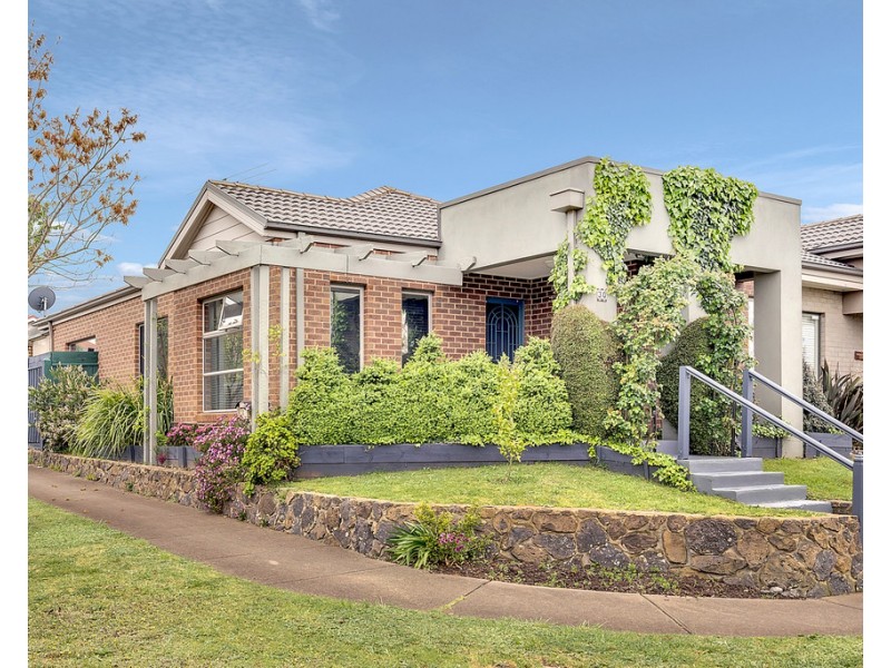 30 Hoxton Crescent, Craigieburn VIC 3064