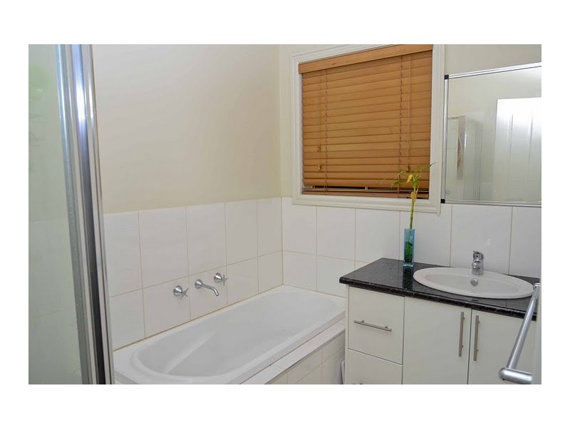 36 Chelsworth Loop, Craigieburn VIC 3064