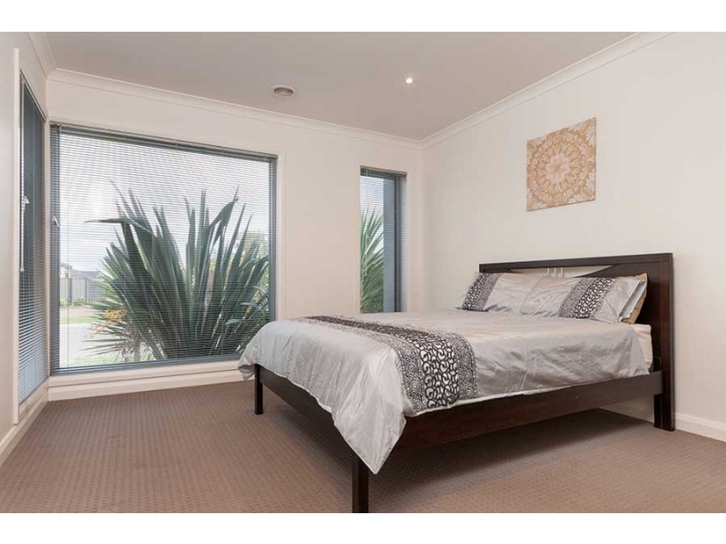 7 Watergum Avenue, Craigieburn VIC 3064