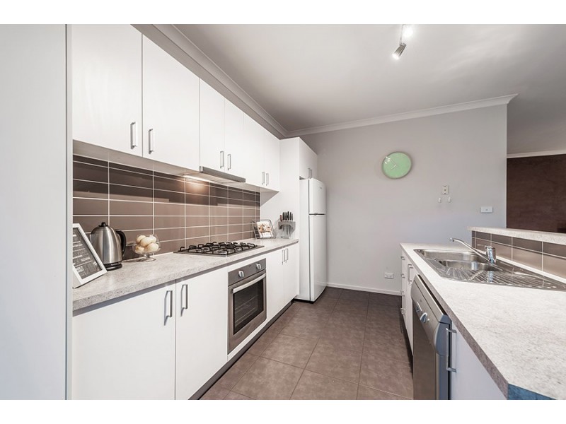 11 Royal Terrace, Craigieburn VIC 3064