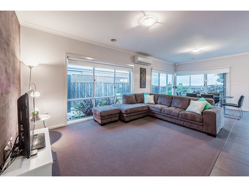 11 Royal Terrace, Craigieburn VIC 3064