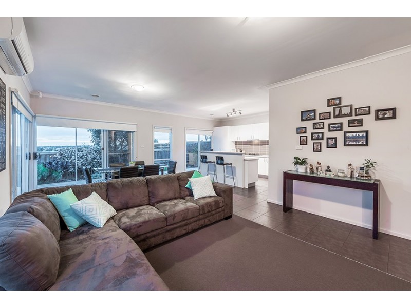 11 Royal Terrace, Craigieburn VIC 3064