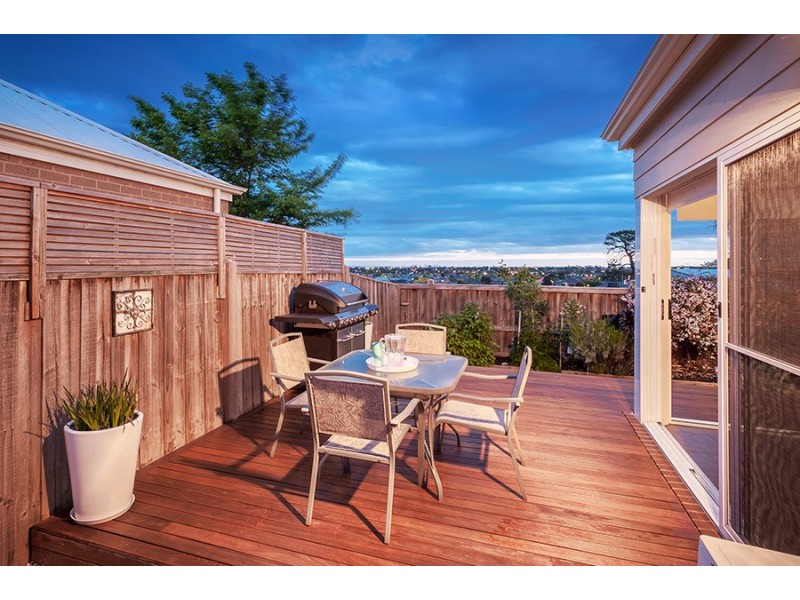 11 Royal Terrace, Craigieburn VIC 3064