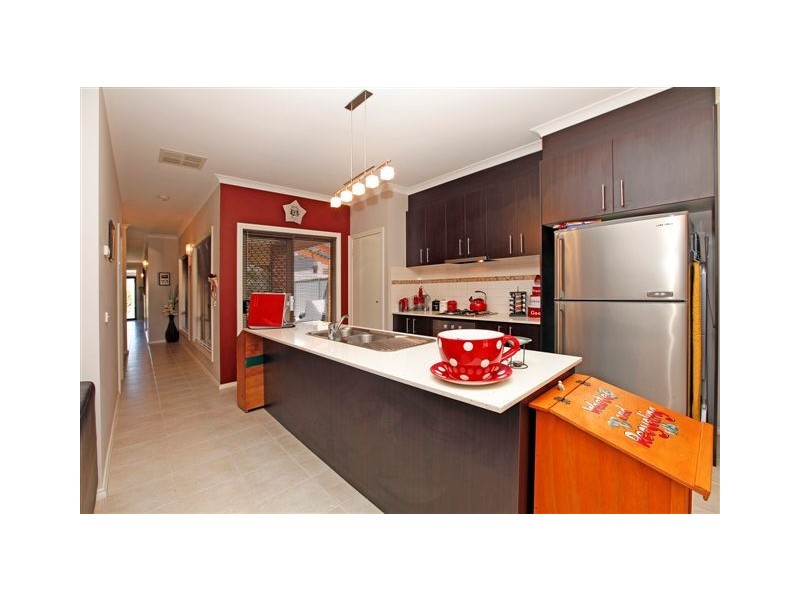 5 Cheltenham Close, Craigieburn VIC 3064