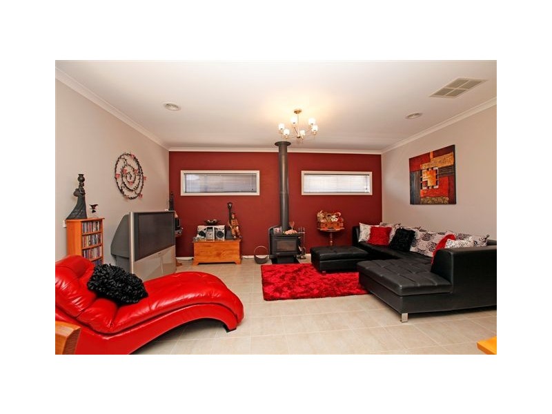 5 Cheltenham Close, Craigieburn VIC 3064