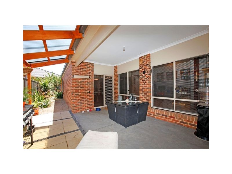 5 Cheltenham Close, Craigieburn VIC 3064