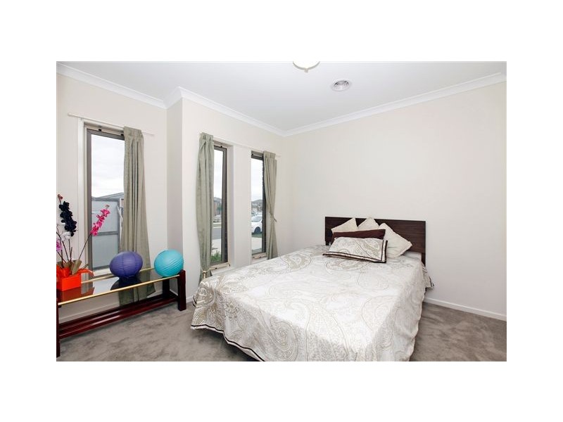 11 Falls Avenue, Craigieburn VIC 3064