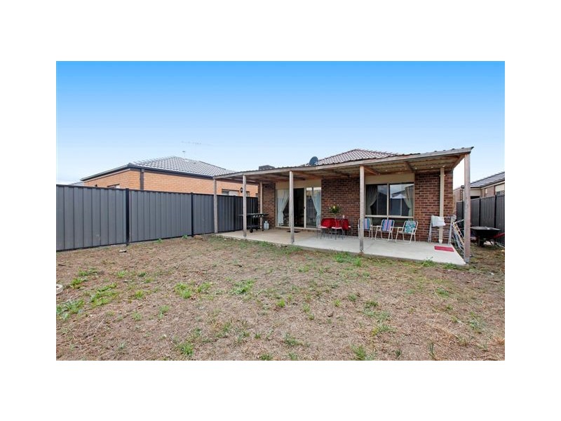 11 Falls Avenue, Craigieburn VIC 3064