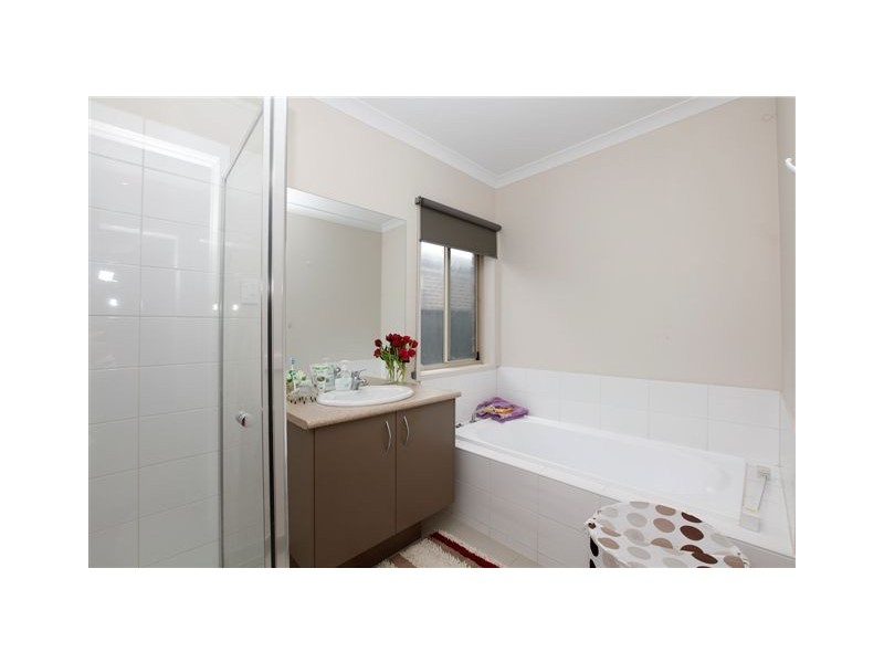 11 Falls Avenue, Craigieburn VIC 3064