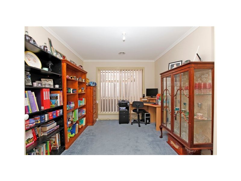 17 Merrivale Place, Roxburgh Park VIC 3064