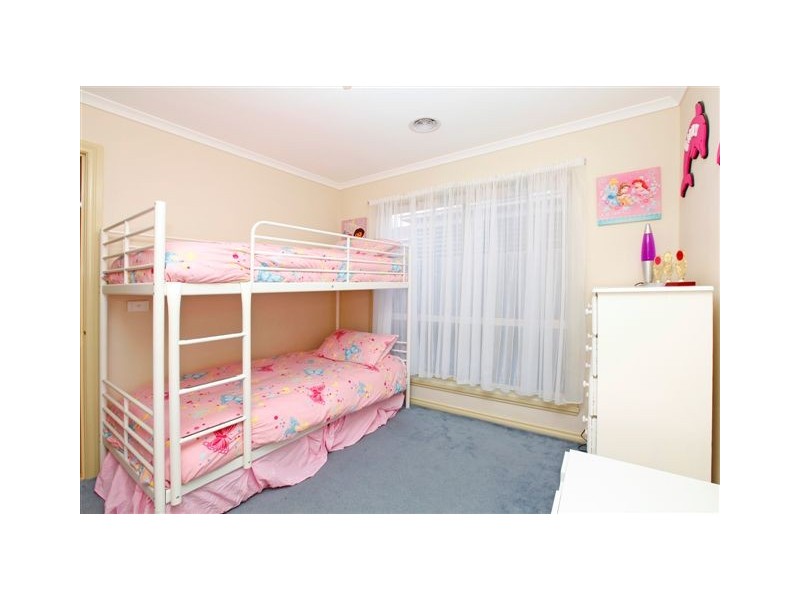 17 Merrivale Place, Roxburgh Park VIC 3064