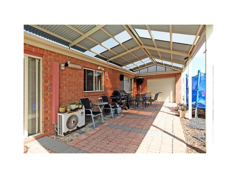17 Merrivale Place, Roxburgh Park VIC 3064