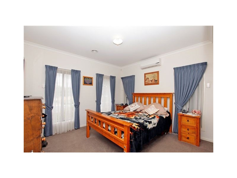 72 Malcolm Creek Parade, Craigieburn VIC 3064