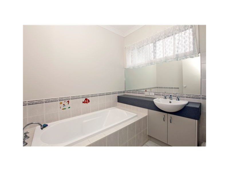 72 Malcolm Creek Parade, Craigieburn VIC 3064