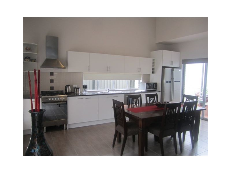 4 Bird Close, Craigieburn VIC 3064