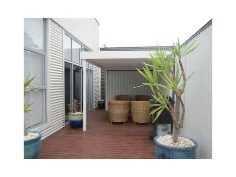 4 Bird Close, Craigieburn VIC 3064