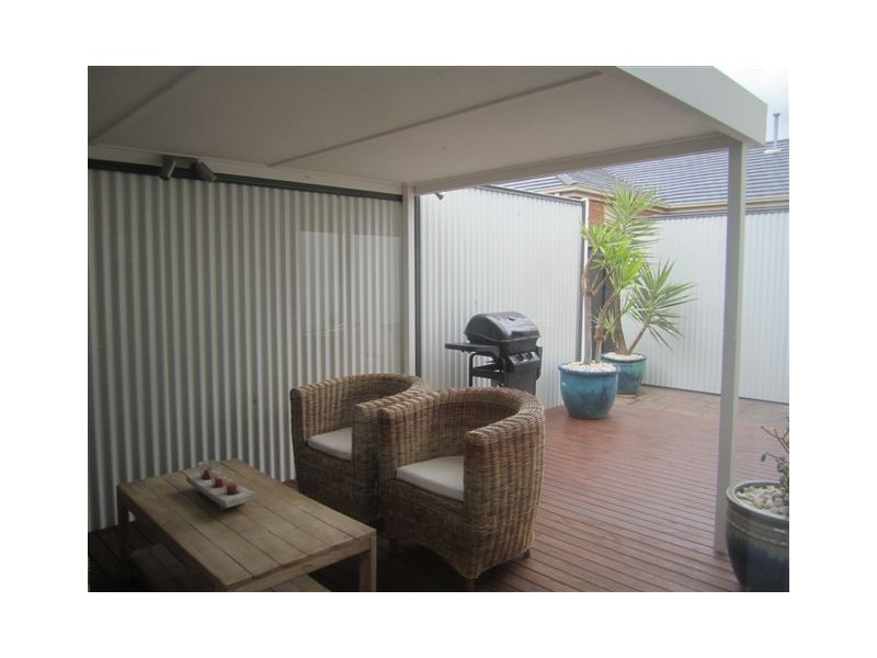 4 Bird Close, Craigieburn VIC 3064