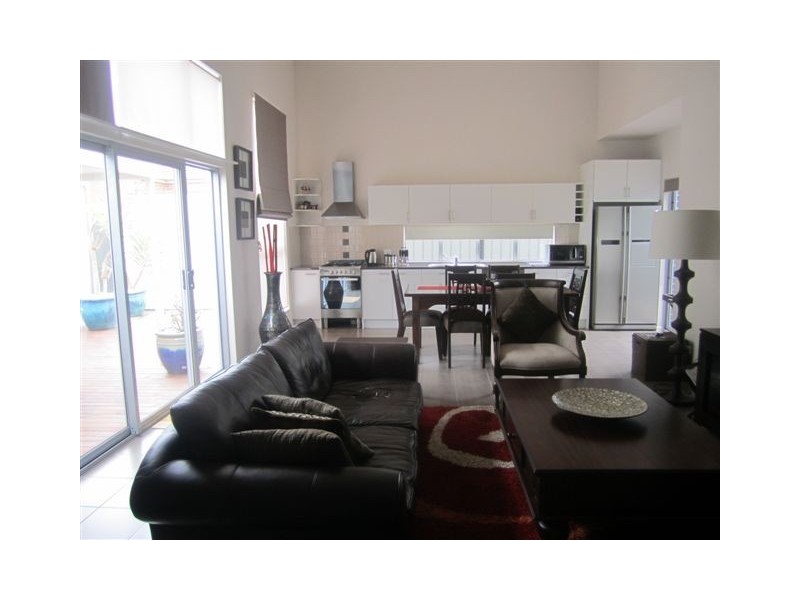 4 Bird Close, Craigieburn VIC 3064