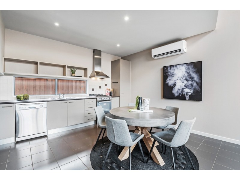 5 Tiree Lane, Craigieburn VIC 3064