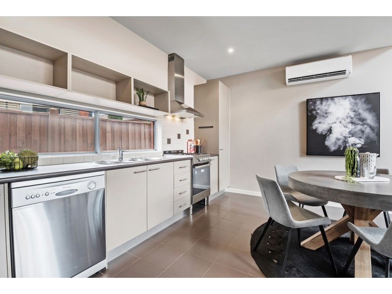 5 Tiree Lane, Craigieburn VIC 3064